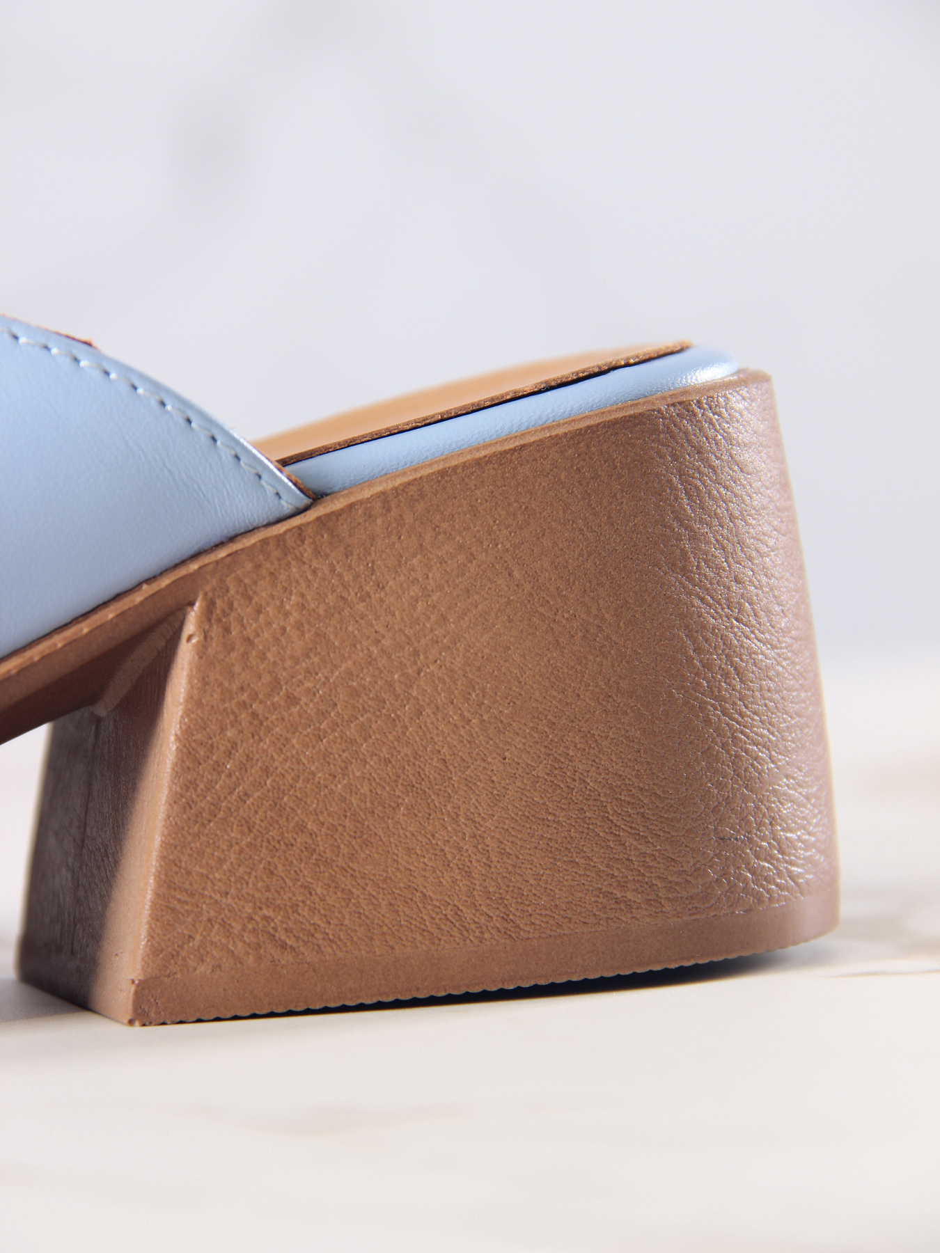 картинка Сабо ED'ART 5132.23663'br. Голубая виктория+коричневый от интернет магазина