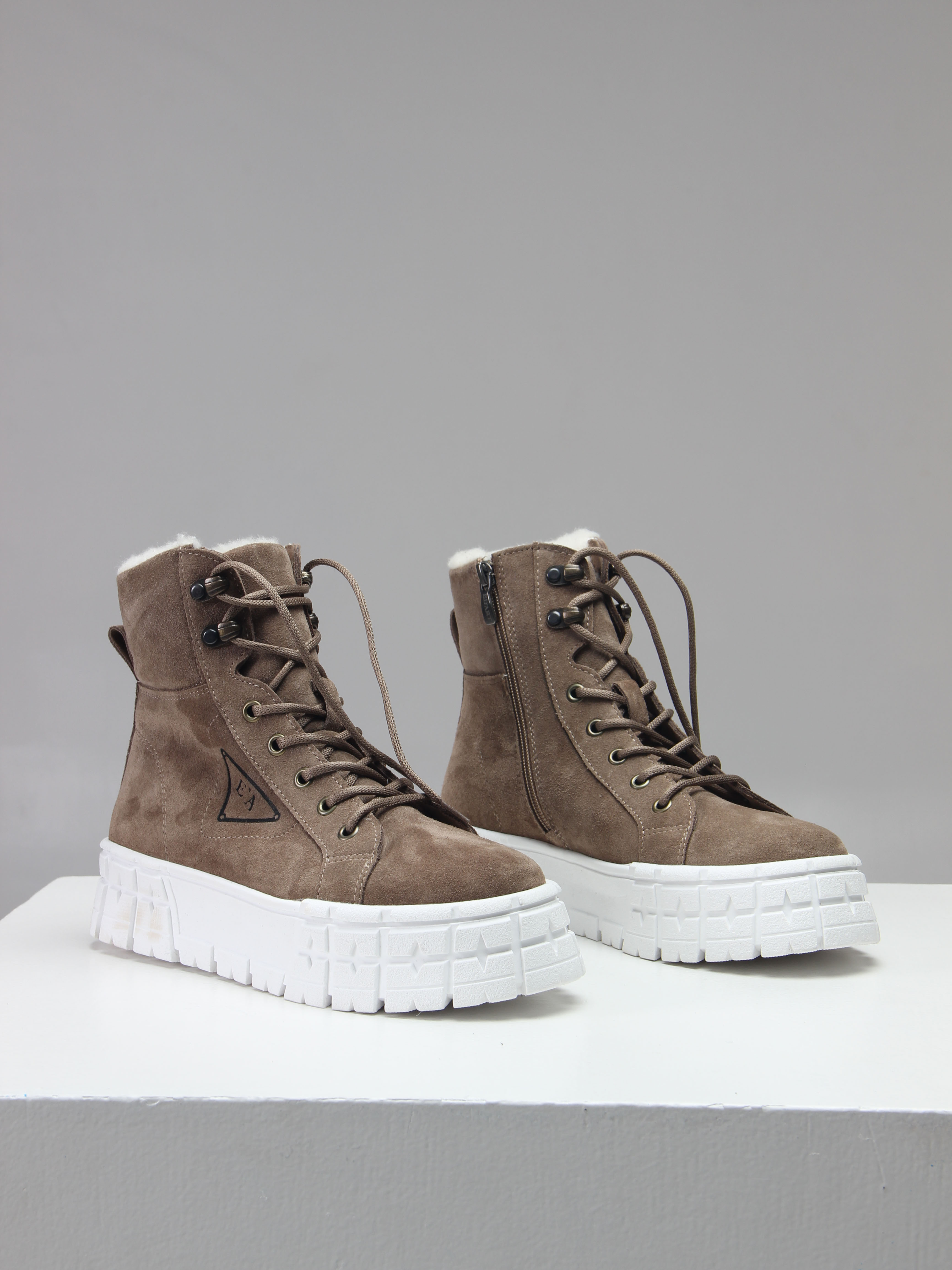 картинка Ботинки ED'ART 216.212131'w. коричневый капучино замша от интернет магазина