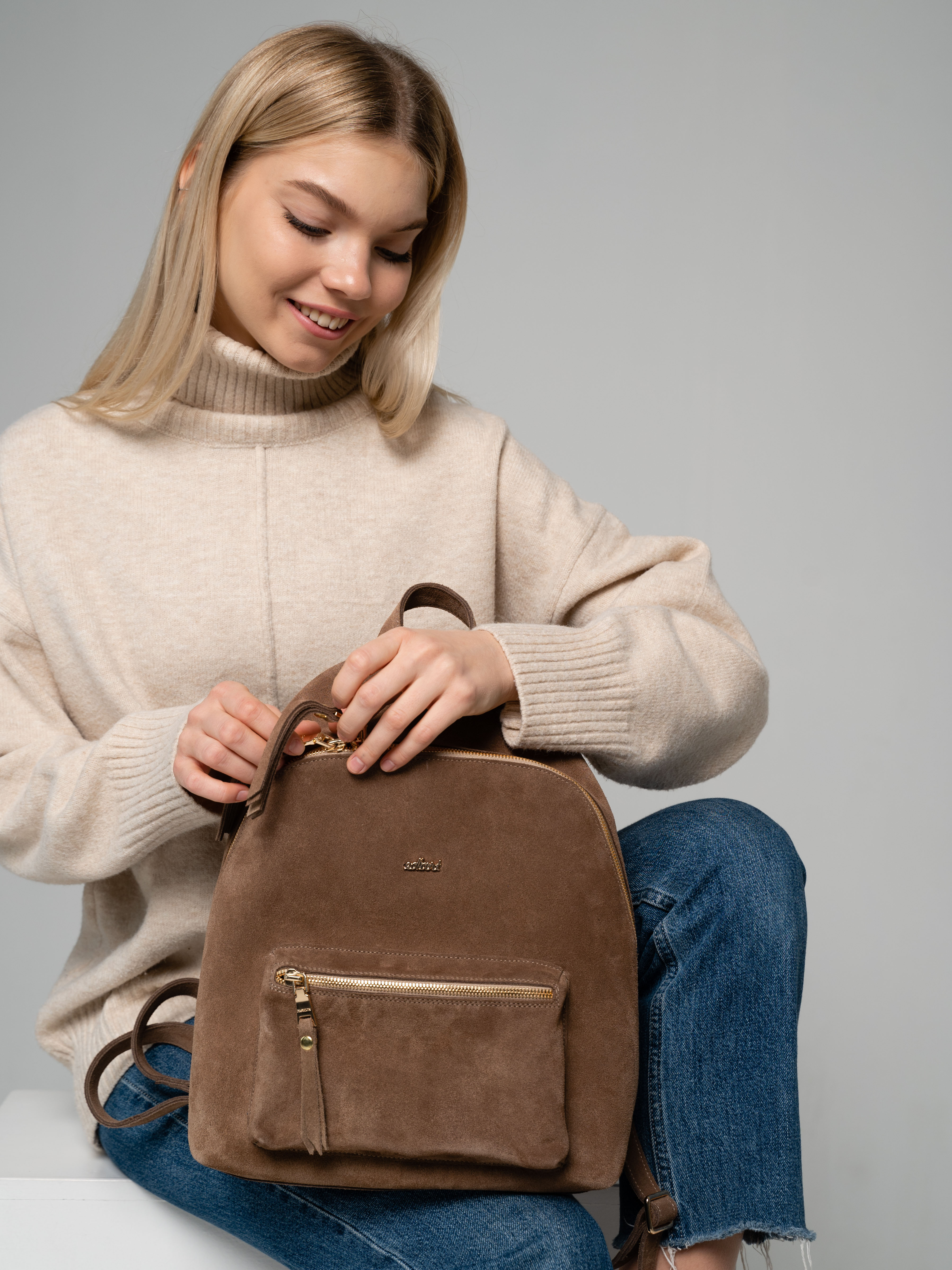 картинка Рюкзак ED'ART r01.серо-коричневая замша от интернет магазина