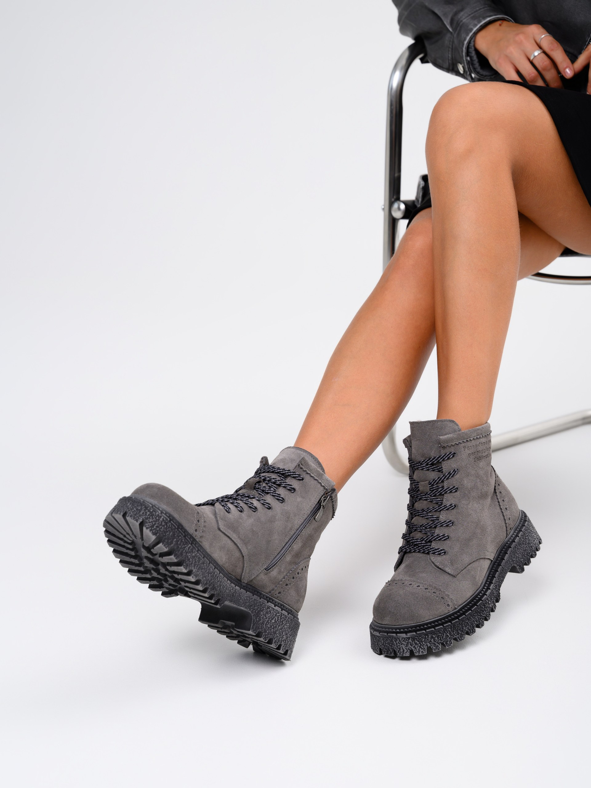 картинка Ботинки ED'ART 319.22511'gr.Серый замок замша от интернет магазина