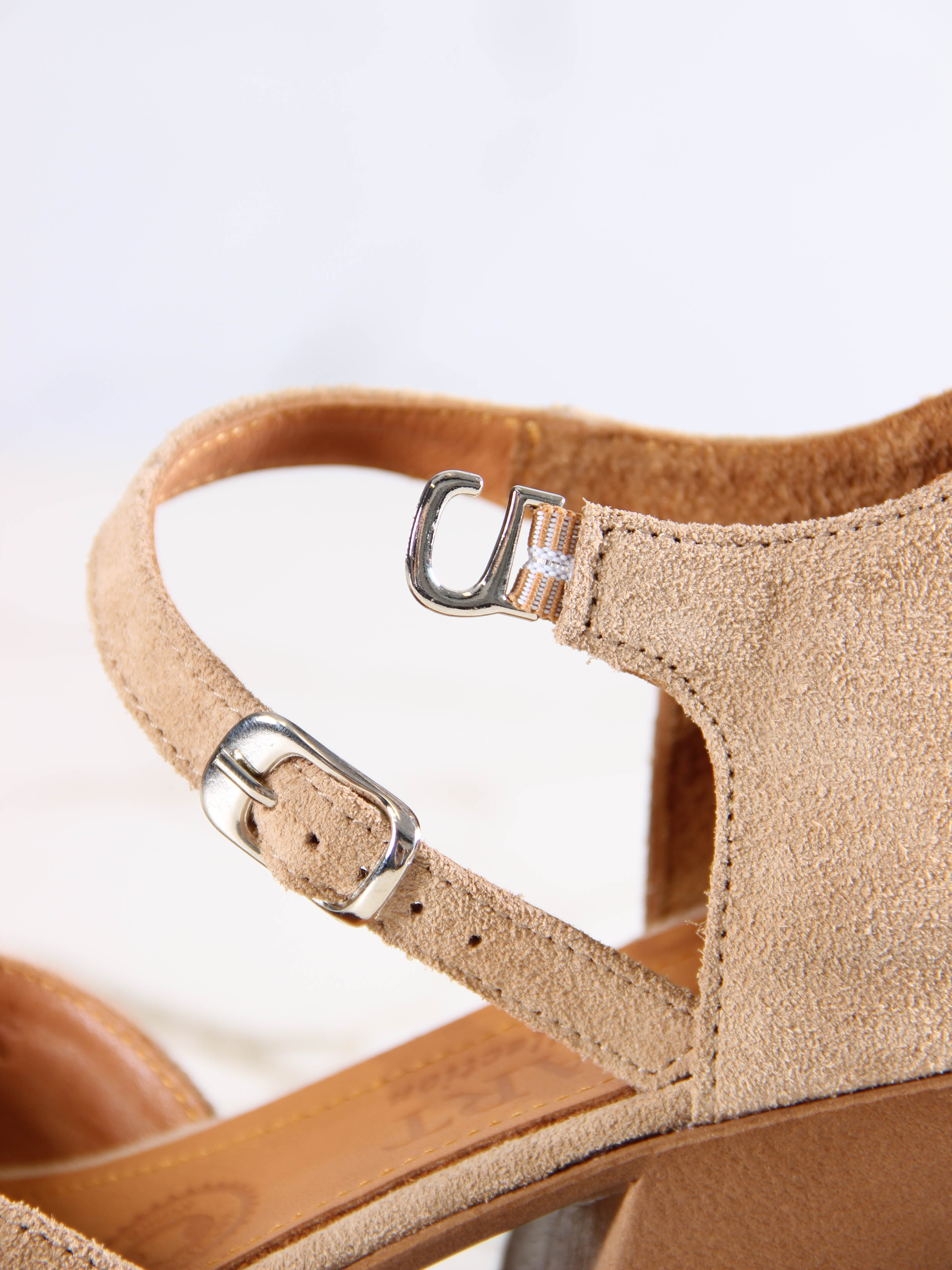 картинка Босоножки ED'ART 5033.23663'bе.Велюр бежевая ночь от интернет магазина