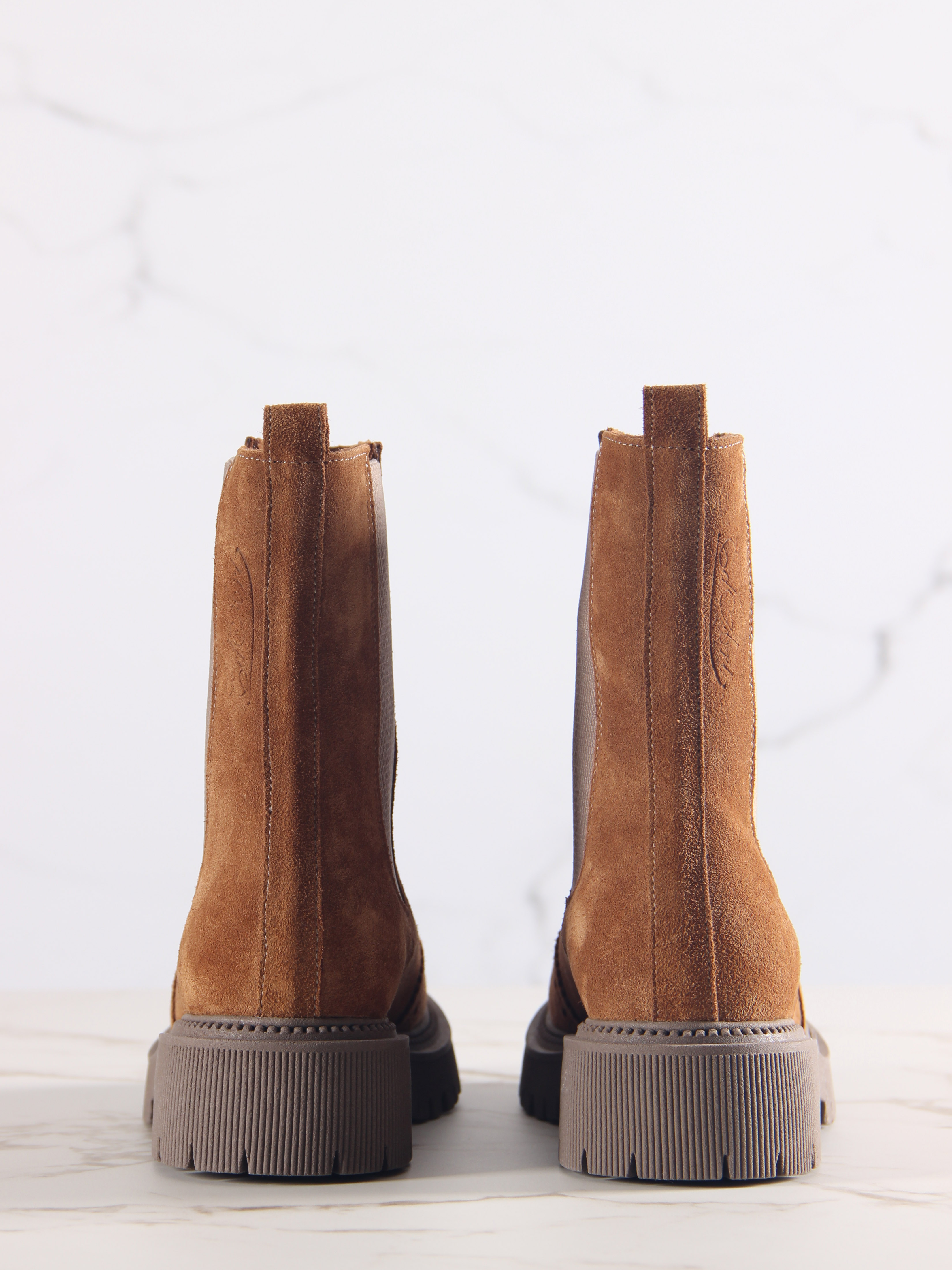 картинка Челси 360.P.taskana'ka. Серо-коричневая замша от интернет магазина