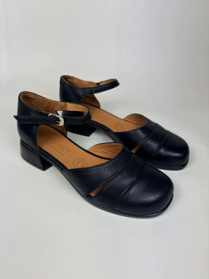 Босоножки кожаные черные