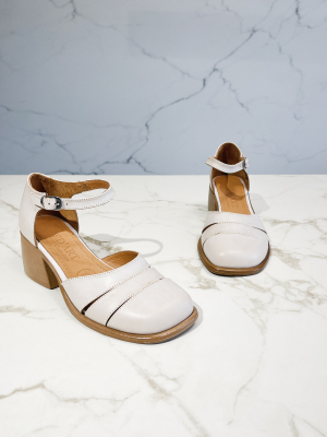 Босоножки кожаные бежевые